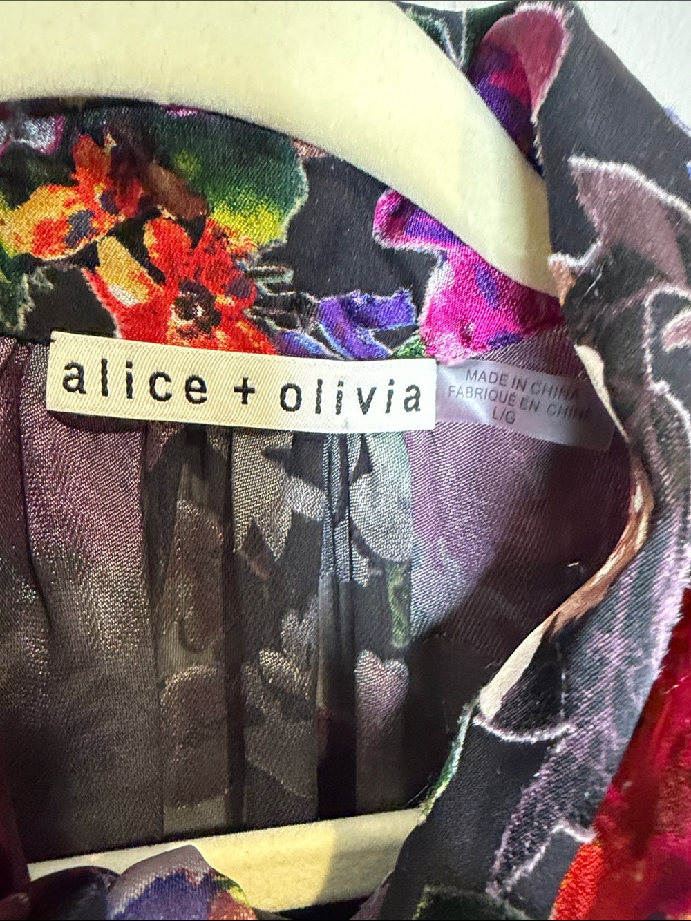 Alice + Olivia Brentley Floral Tie-Neck Silk Blend Blouse  Size Large Whimsigoth - Picture 3 of 16